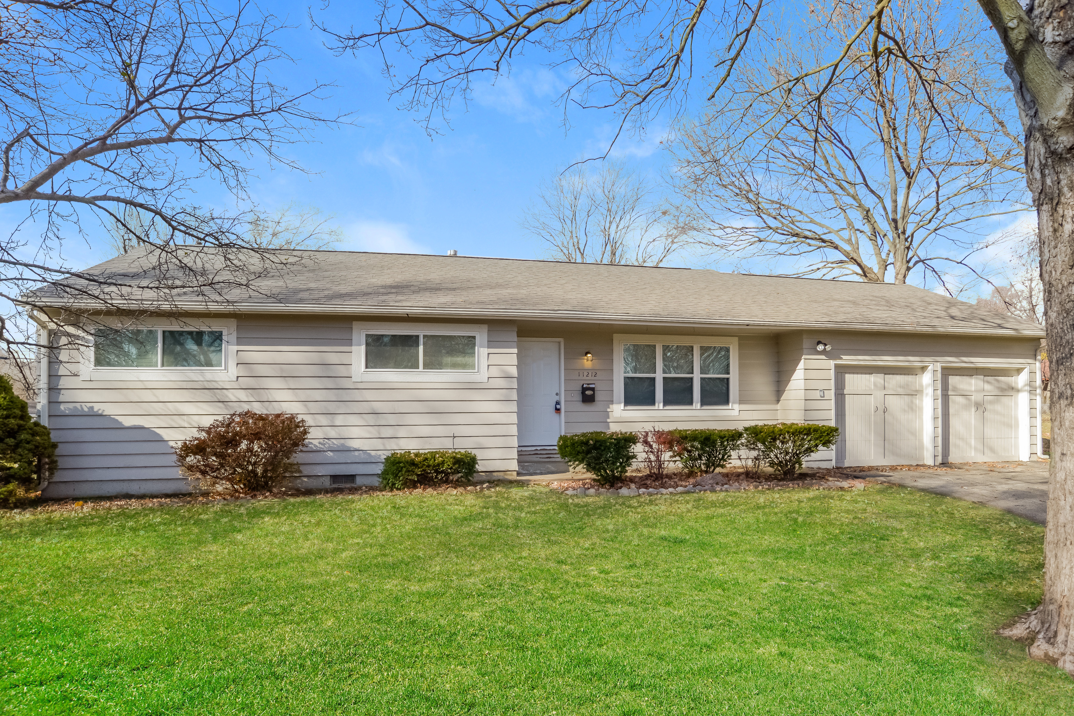 11212 Lecluyse Dr Shawnee, KS 66203